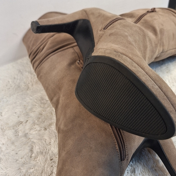 Mootsie Tootsies Boots - Picture 11 of 12